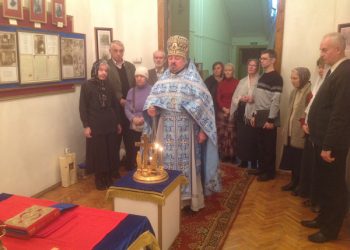 На месте разрушенного Введенского собора совершены богослужения