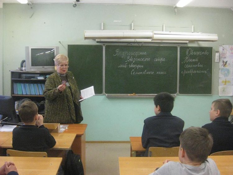 В гимназии №41 имени Эриха Кестнера  4 декабря 2015 года состоялось знаменательное событие – создано общество «Юный семеновец -преображенец»