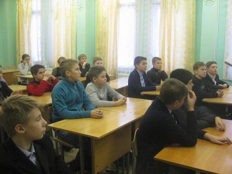 В гимназии №41 имени Эриха Кестнера  4 декабря 2015 года состоялось знаменательное событие – создано общество «Юный семеновец -преображенец»