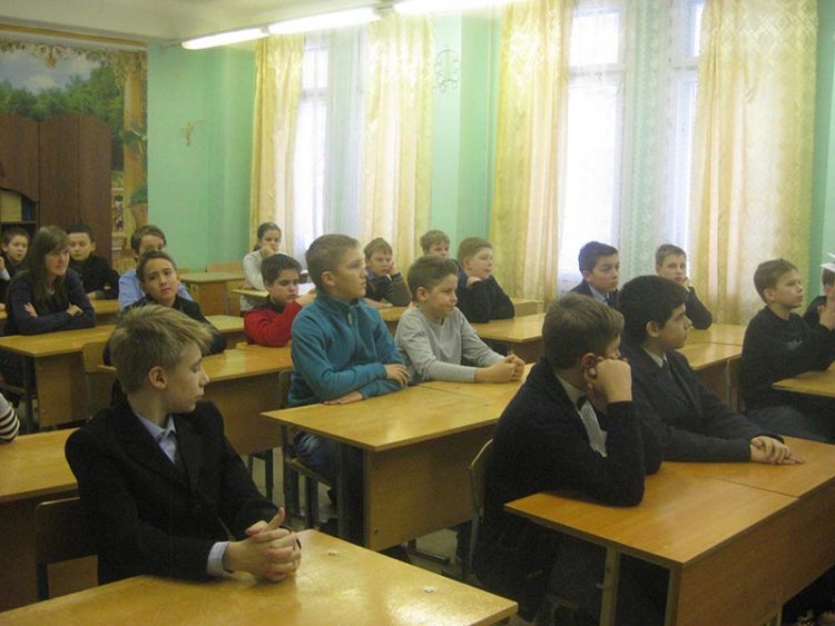 В гимназии №41 имени Эриха Кестнера  4 декабря 2015 года состоялось знаменательное событие – создано общество «Юный семеновец -преображенец»