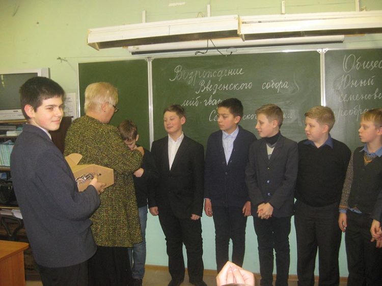 В гимназии №41 имени Эриха Кестнера  4 декабря 2015 года состоялось знаменательное событие – создано общество «Юный семеновец -преображенец»