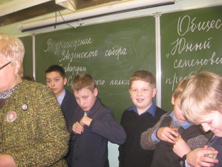 В гимназии №41 имени Эриха Кестнера  4 декабря 2015 года состоялось знаменательное событие – создано общество «Юный семеновец -преображенец»