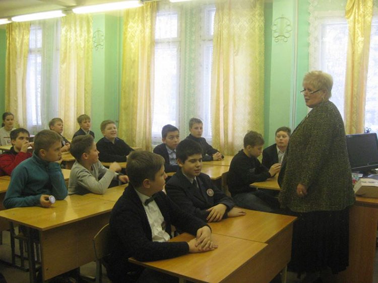 В гимназии №41 имени Эриха Кестнера  4 декабря 2015 года состоялось знаменательное событие – создано общество «Юный семеновец -преображенец»