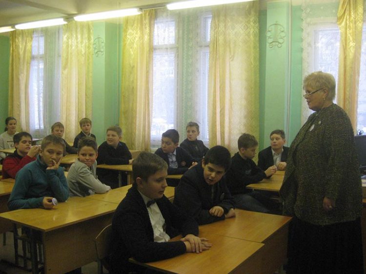 В гимназии №41 имени Эриха Кестнера  4 декабря 2015 года состоялось знаменательное событие – создано общество «Юный семеновец -преображенец»