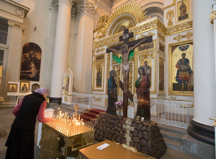 Митрополит Варсонофий совершил Всенощное бдение в Троице-Измайловском соборе