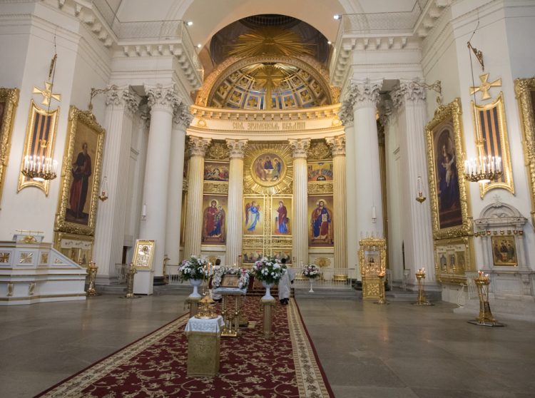 Митрополит Варсонофий совершил Всенощное бдение в Троице-Измайловском соборе