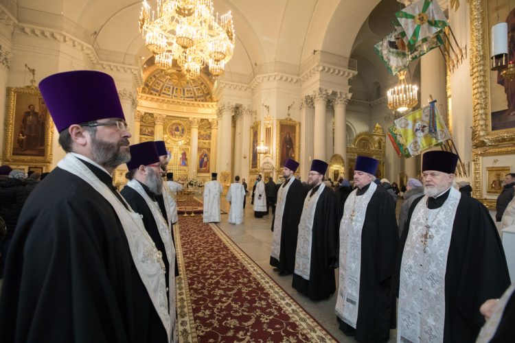 Митрополит Варсонофий совершил Всенощное бдение в Троице-Измайловском соборе