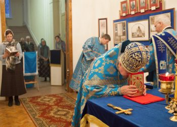 Престольный праздник отметил приход восстанавливающегося Введенского собора