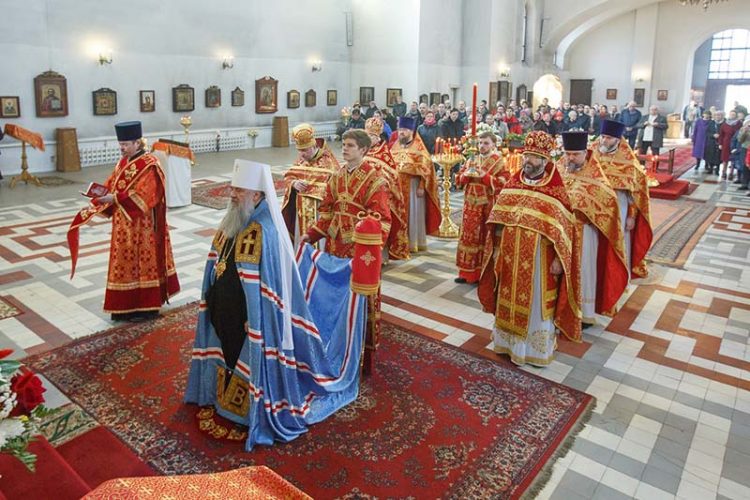 Митрополит Варсонофий совершил Божественную литургию в храме Воскресения Христова на Обводном канале