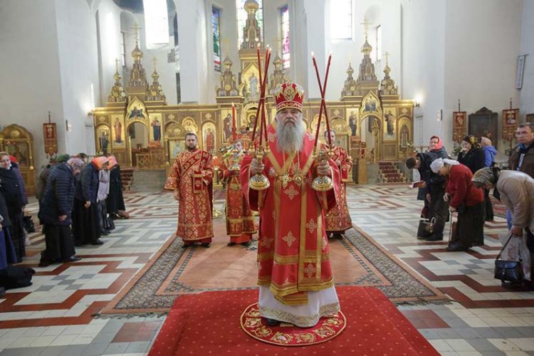 Митрополит Варсонофий совершил Божественную литургию в храме Воскресения Христова на Обводном канале