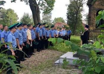 Протоиерей Михаил Погиблов напутствовал пограничников