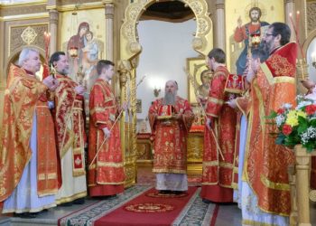 29 апреля 2019 года митрополит Варсонофий совершил Божественную литургию в храме Воскресения Христова