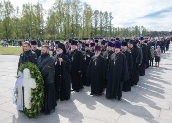 8 мая 2019 года протоиерей Михаил Погиблов принял участие в возложении венков на Пискаревском мемориале