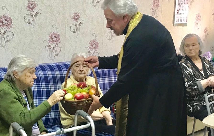 19 августа 2019 года протоиерей Михаил Погиблов поздравил пожилых людей с праздником Преображения Господня