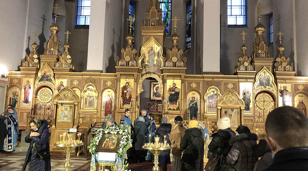 РАДУЙСЯ, БОГОИЗБРАННАЯ ОТРОКОВИЦЕ, ВХОЖДЕНИЕМ ВО ХРАМ ДВЕРИ РАЙСКИЯ НАМ ОТВЕРЗШАЯ