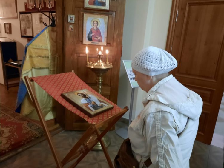 Кланяться Отцу и Сыну и Святому Духу – Богу в Троице единой