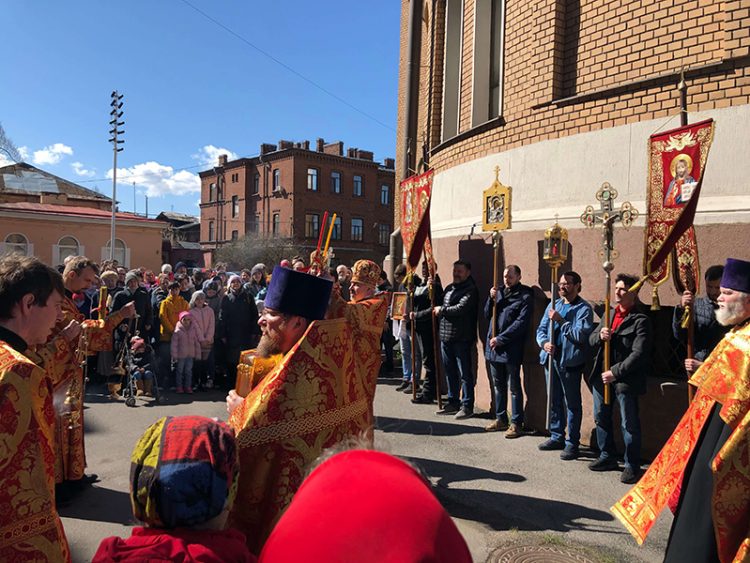 Двойной праздник Победы над смертью