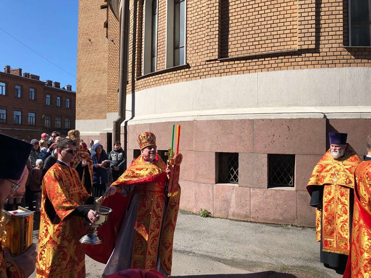 Двойной праздник Победы над смертью