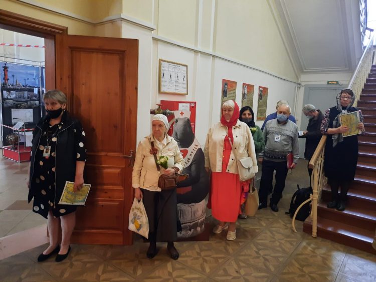 Кланяться Отцу и Сыну и Святому Духу – Богу в Троице единой