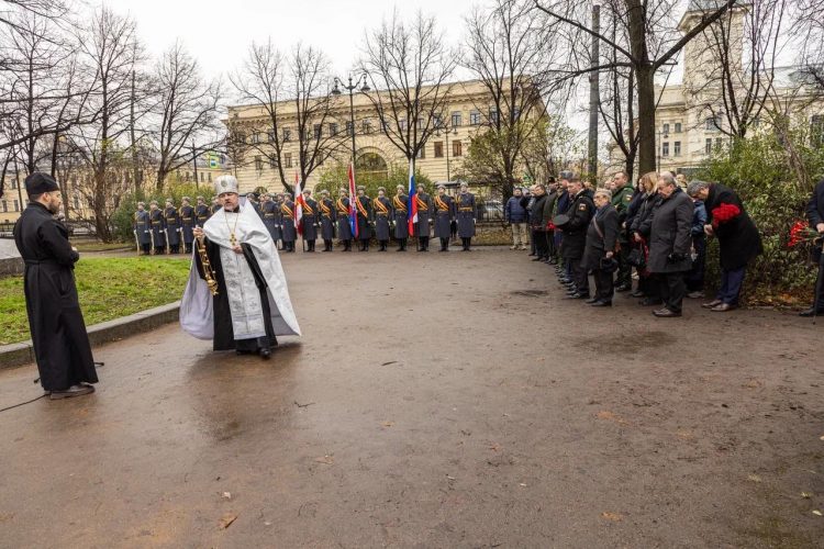 XII международные Волконские чтения начались с молитвы в Введенском саду