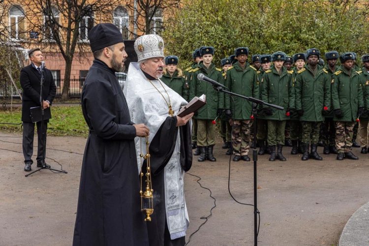 XII международные Волконские чтения начались с молитвы в Введенском саду