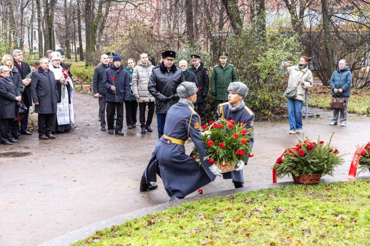 XII международные Волконские чтения начались с молитвы в Введенском саду