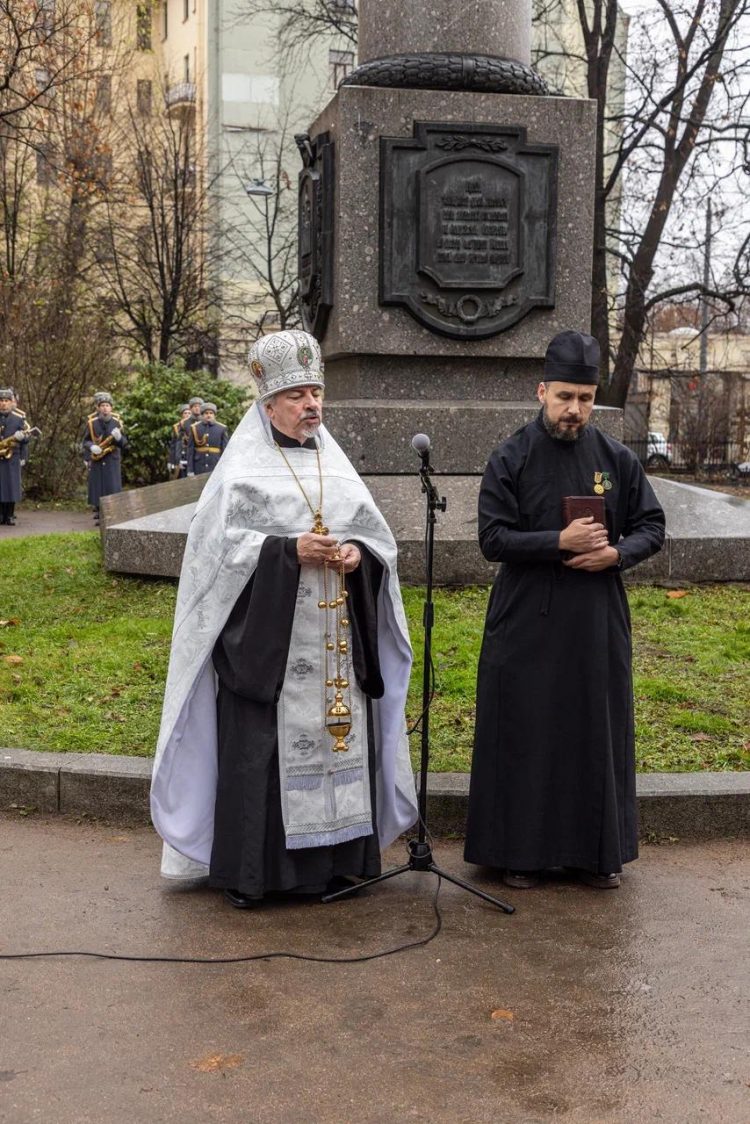 XII международные Волконские чтения начались с молитвы в Введенском саду