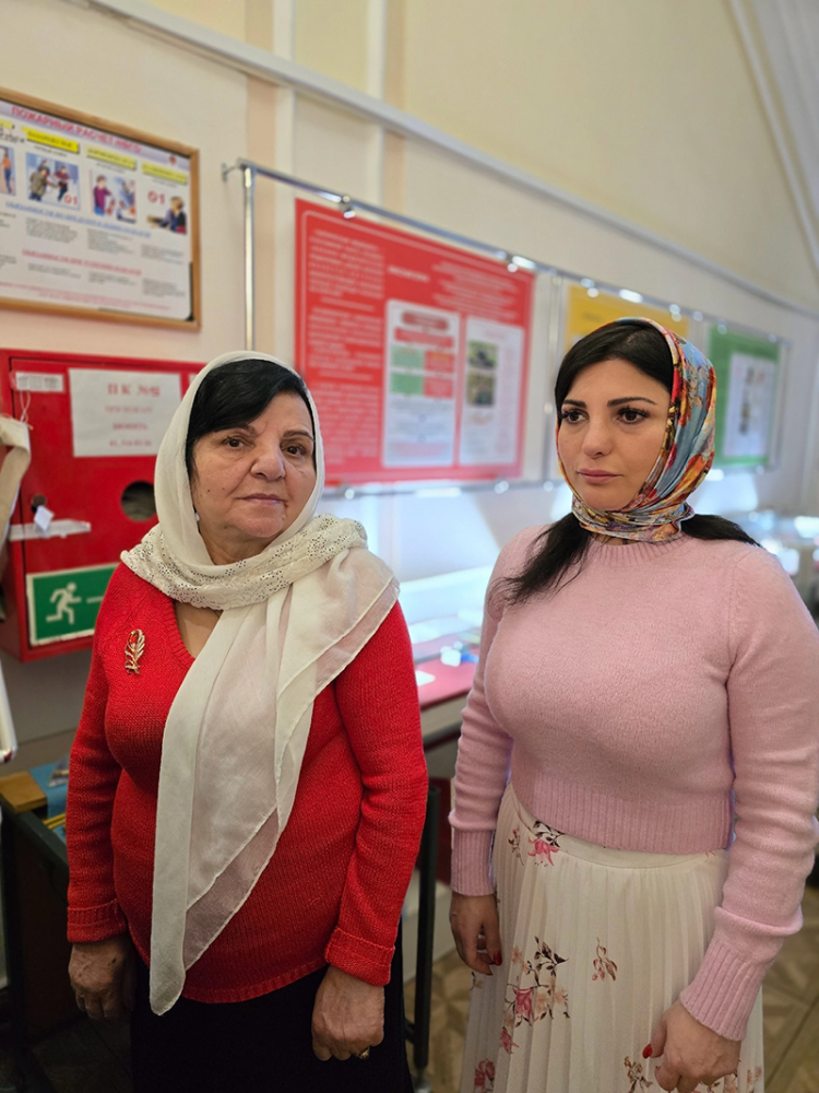 Ангели вхождение Пречистыя зрящее, удивишися, како Дева вниде во Святая Святых