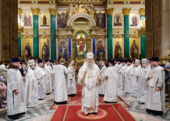Протоиерей Михаил Погиблов сослужил митрополиту Варсонофию