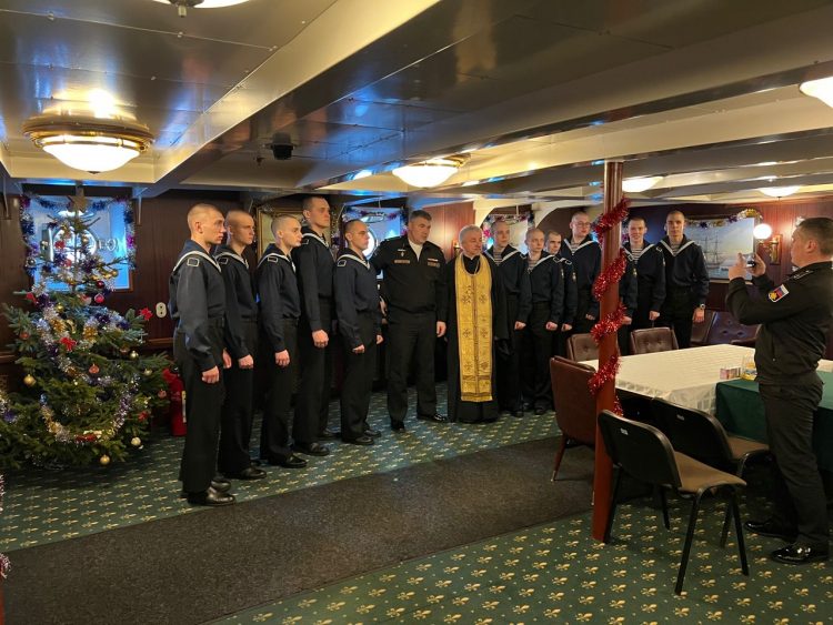 Совершен новогодний молебен на крейсере «Аврора»