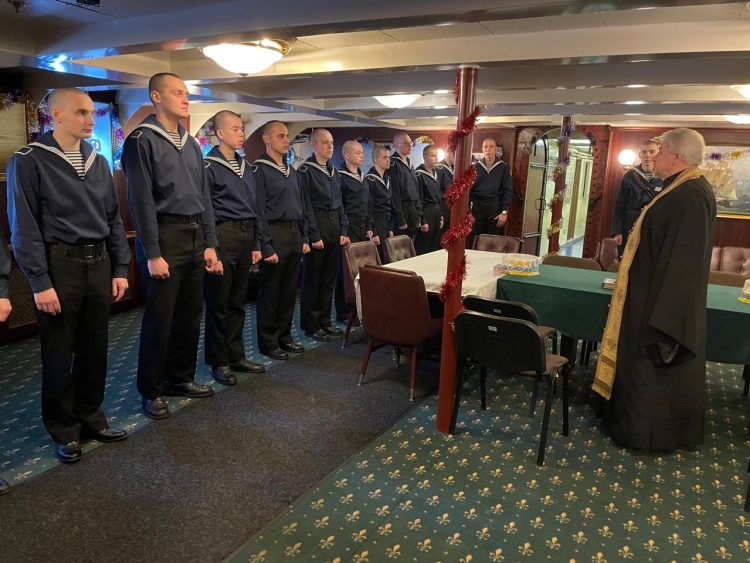 Совершен новогодний молебен на крейсере «Аврора»