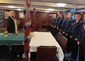 Совершен новогодний молебен на крейсере «Аврора»