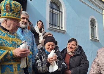 Архангельский глас вопием Ти, Чистая: Радуйся, Благодатная, Господь с Тобою